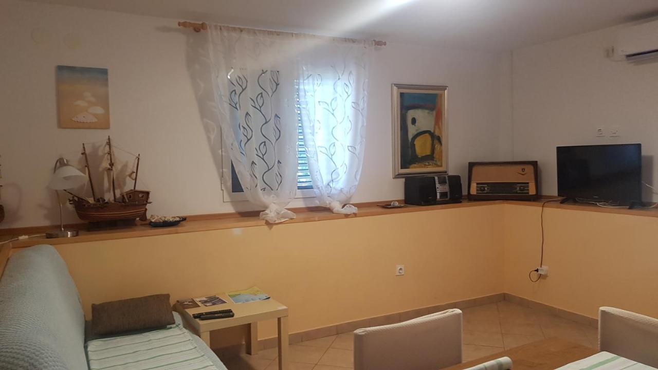 Gita Apartment Omisalj Ngoại thất bức ảnh
