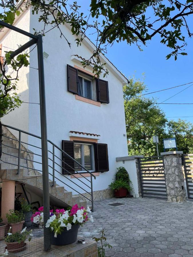 Gita Apartment Omisalj Ngoại thất bức ảnh