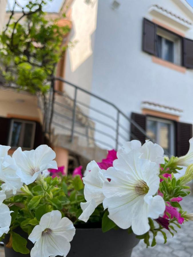 Gita Apartment Omisalj Ngoại thất bức ảnh