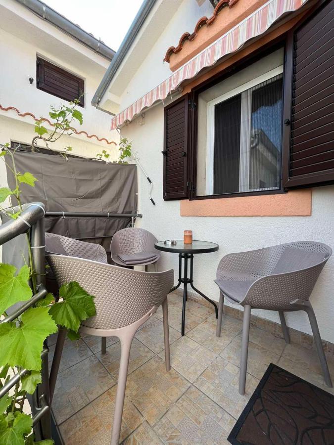 Gita Apartment Omisalj Ngoại thất bức ảnh